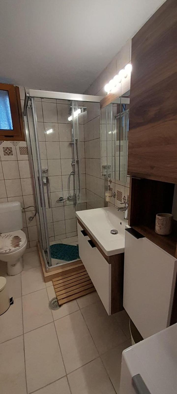 Point Of View 2 Apartment Pramanta